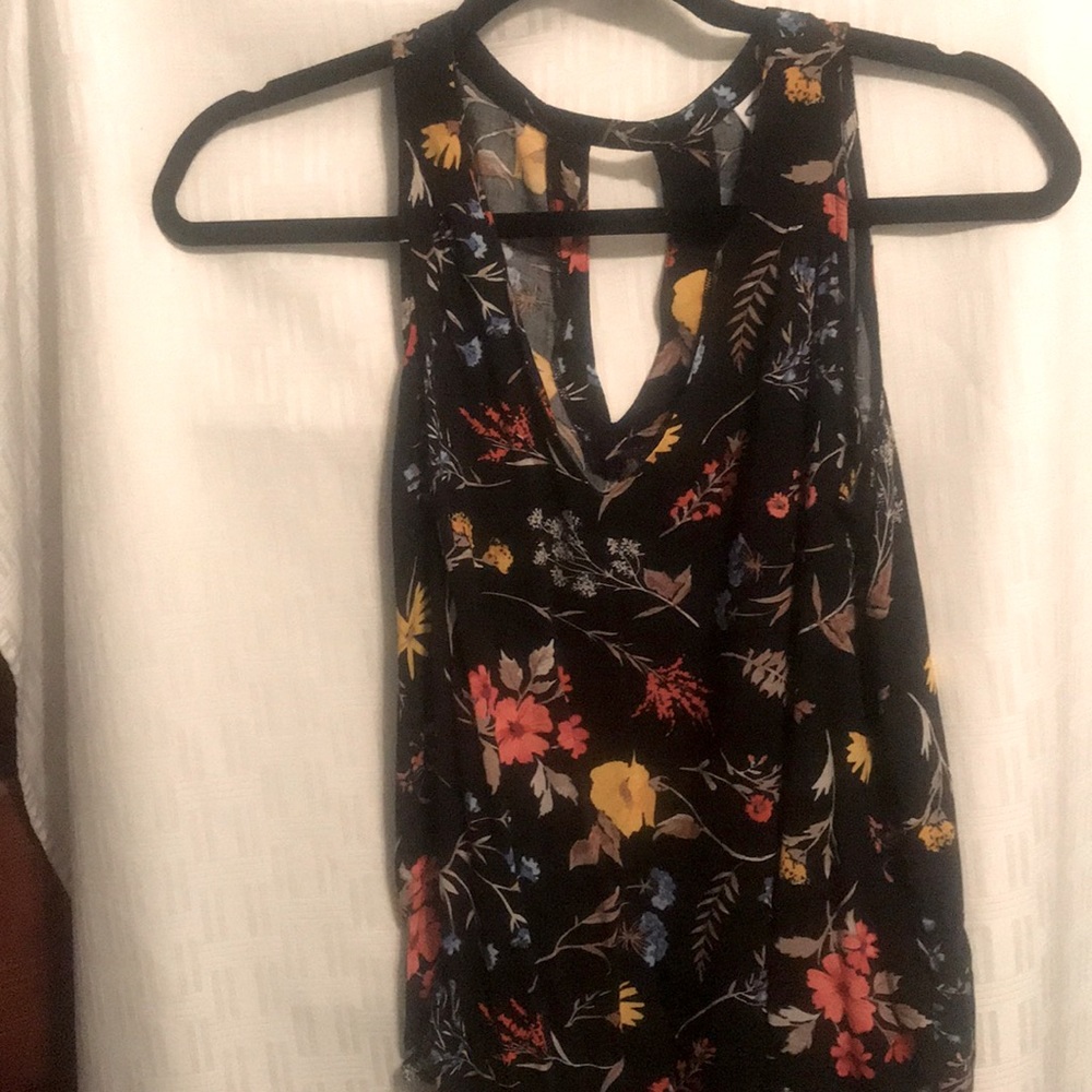Adorable summer blouse! ☀️ 👚